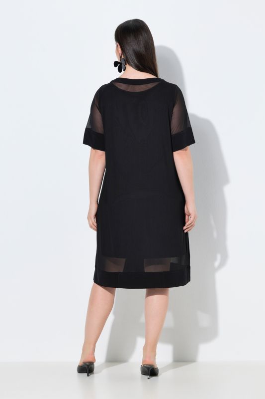 Robe doublée, voile en mesh, décolleté rond et manches&nbsp;3/4