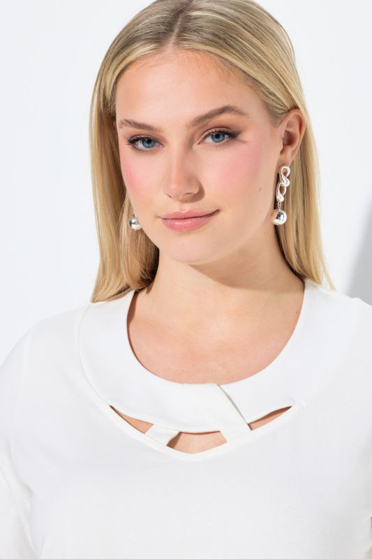 T-shirt effet drapé, manches courtes, décolleté rond et jolies découpes