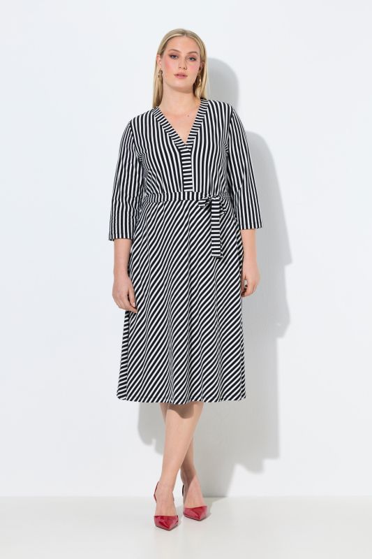 Robe midi à rayures, décolleté en V et manches&nbsp;3/4, coupe évasée