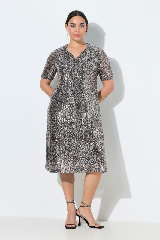 Robe à paillettes, motif léopard, manches courtes et coupe évasée