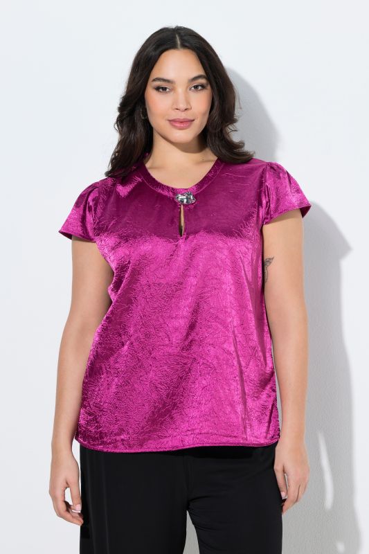 Blouse avec broche, coupe évasée et décolleté rond, manches courtes mancheron