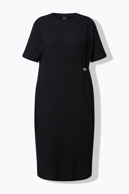 Robe midi oversize, matière texturée, décolleté rond et manches courtes