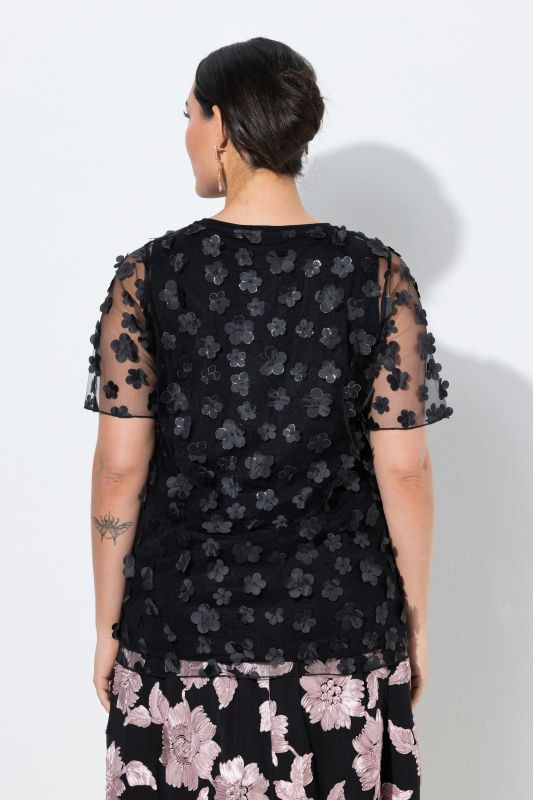 Blouse avec applications florales, décolleté rond et manches courtes