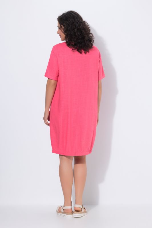 Robe en lin mélangé, avec poches, décolleté rond et manches courtes, coupe évasée