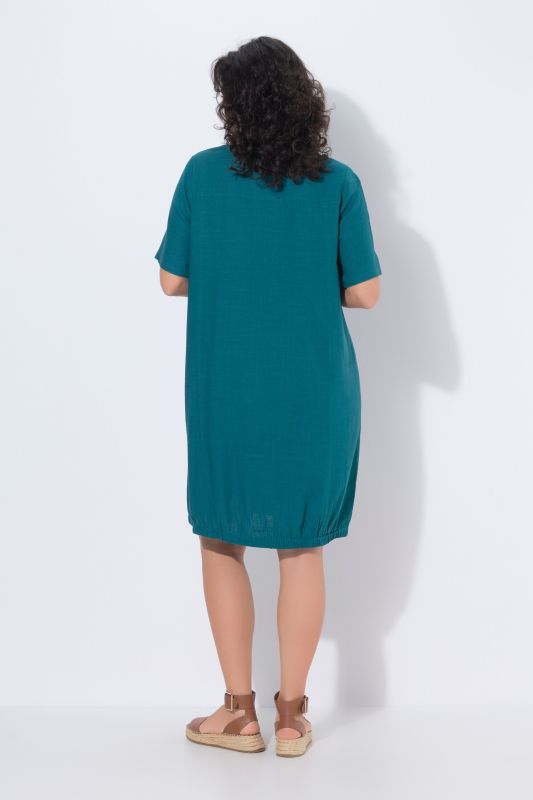 Robe en lin mélangé, avec poches, décolleté rond et manches courtes, coupe évasée