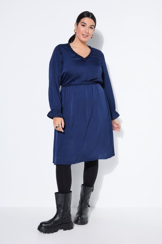 Robe midi coupe trapèze avec ruchés et manches longues