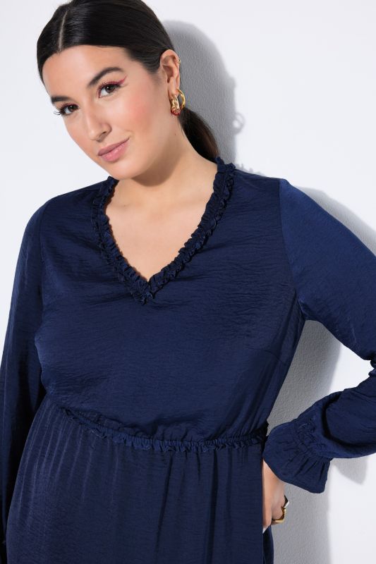 Robe midi coupe trapèze avec ruchés et manches longues