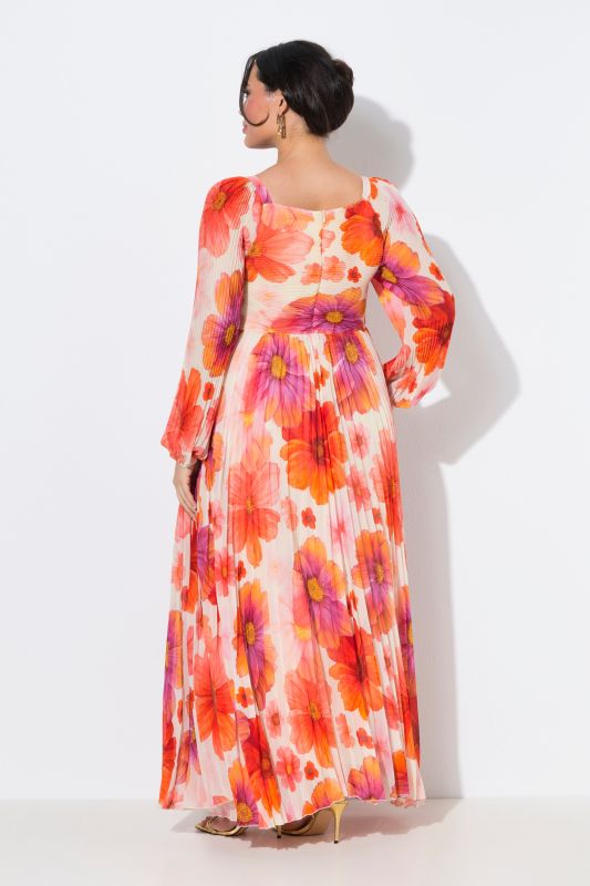 Robe maxi à fleurs, décolleté en forme de cœur et manches longues