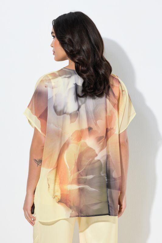 Blouse en mousseline doublée, motif floral, décolleté en V et manches courtes