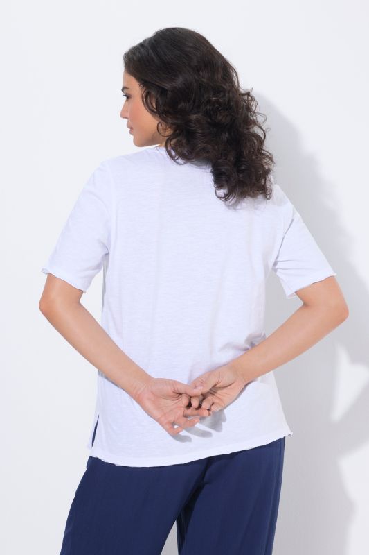 T-shirt texturé, col en V arrondi et manches courtes, coupe Classic Fit