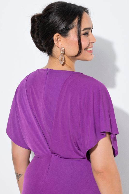 Robe maxi avec ceinture fantaisie, décolleté V et manches courtes