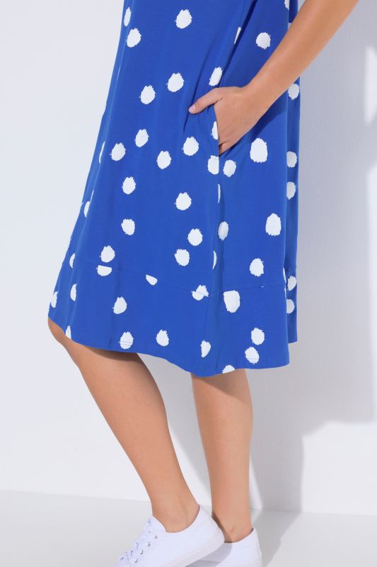 Robe midi à pois, décolleté rond et manches courtes, coupe évasée