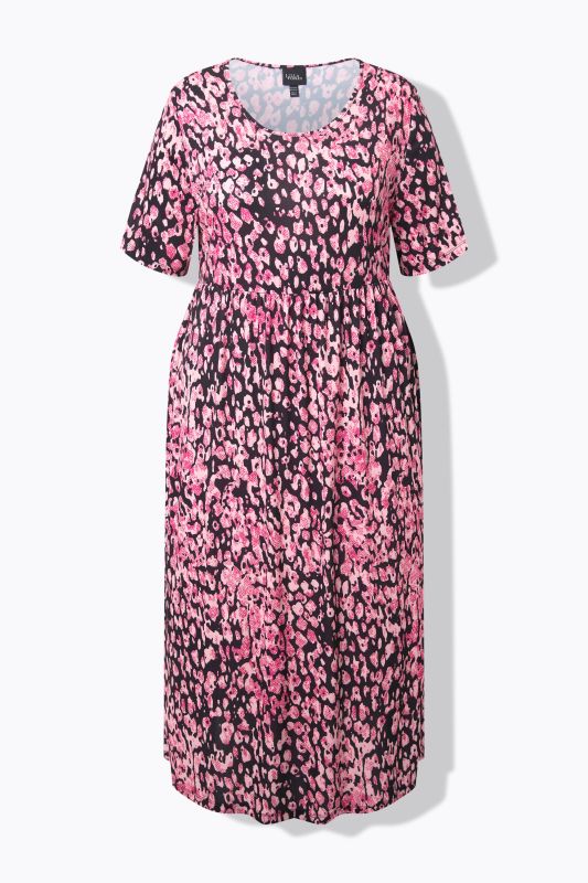 Robe maxi motif léopard, décolleté rond et manches courtes, coupe évasée