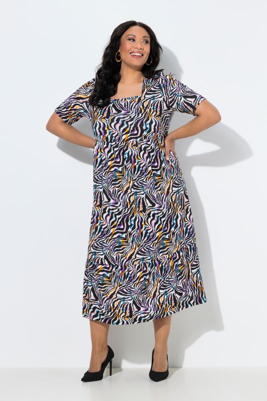 Robe maxi motif animal, décolleté carré et manches courtes, coupe évasée