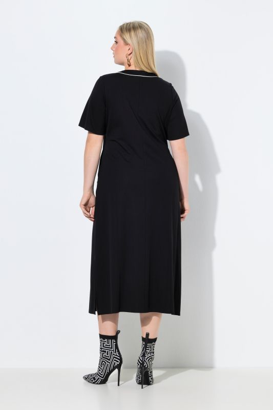 Robe midi avec passepoils, manches courtes cloche et décolleté en V, coupe évasée
