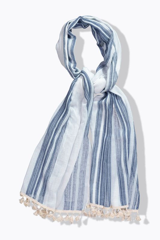 Écharpe en tissu, rayures et pompons