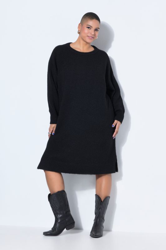 Robe en maille , coupe oversize, longueur midi. Avec col rond et manches longues