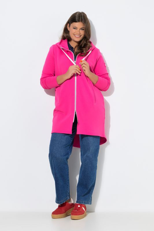 Veste à capuche en molleton. Coupe longue. Cordon de serrage dans la taille. Manches longues