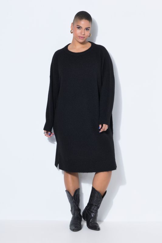 Robe en maille , coupe oversize, longueur midi. Avec col rond et manches longues