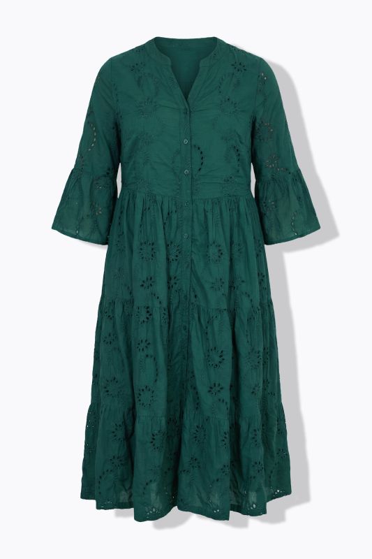 Robe maxi à volants. Manches 3/4 et broderie ajourée