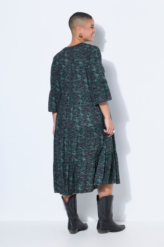 Robe évasée à manches 3/4 et coupe maxi, motif camouflage