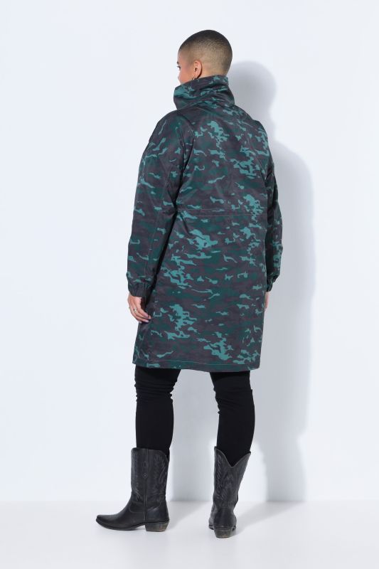 Manteau, coupe droite, motif camouflage et cordon coulissant au niveau de la taille