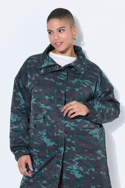 Manteau, coupe droite, motif camouflage et cordon coulissant au niveau de la taille