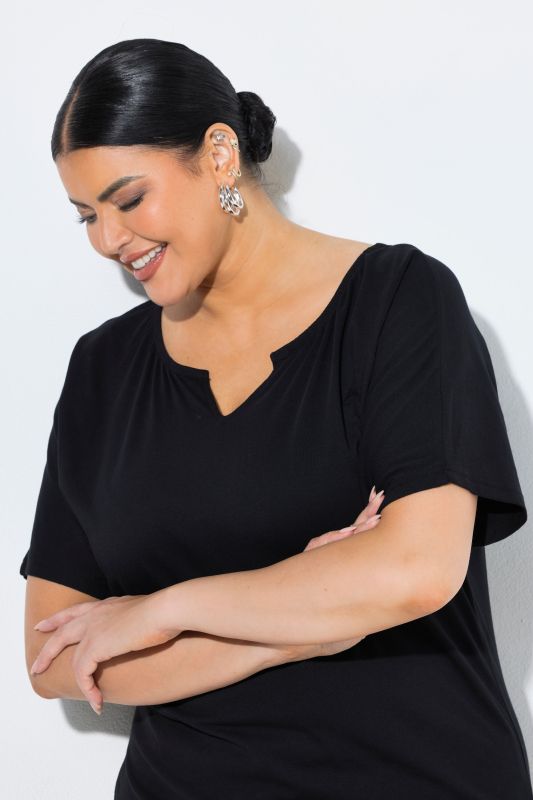 T-shirt long oversize, décolleté rond avec petit «&nbsp;trou de serrure&nbsp;», manches courtes