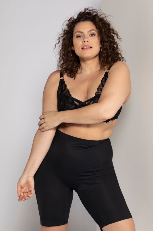 Bermuda gainant à coupe longue et bord plats, matière extensible confortable