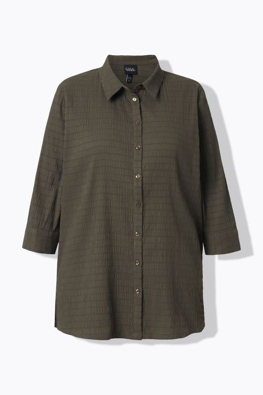 Chemisier en tissu gaufré. Col classique et manches 3/4