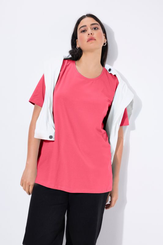 T-shirt en coton bio. Col rond et manches courtes. Coupe évasée