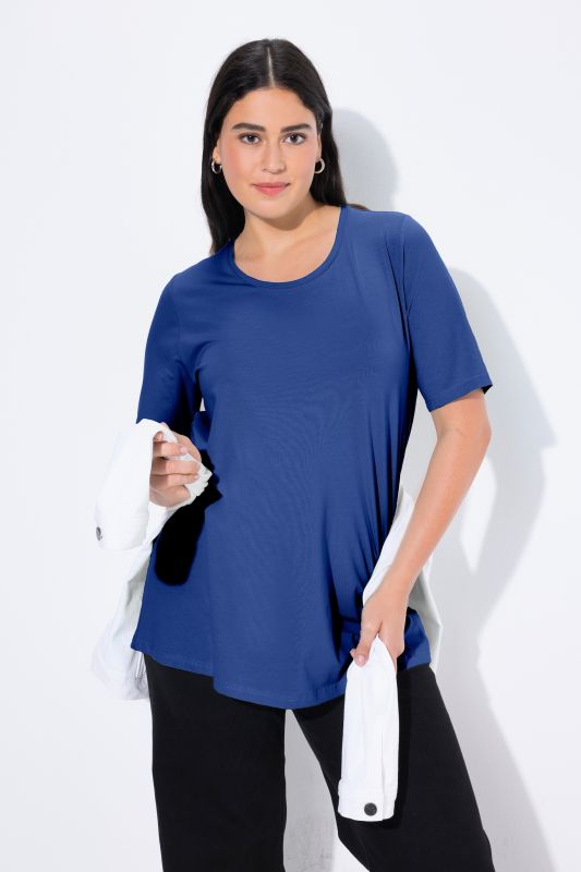 T-shirt en coton bio. Col rond et manches courtes. Coupe évasée