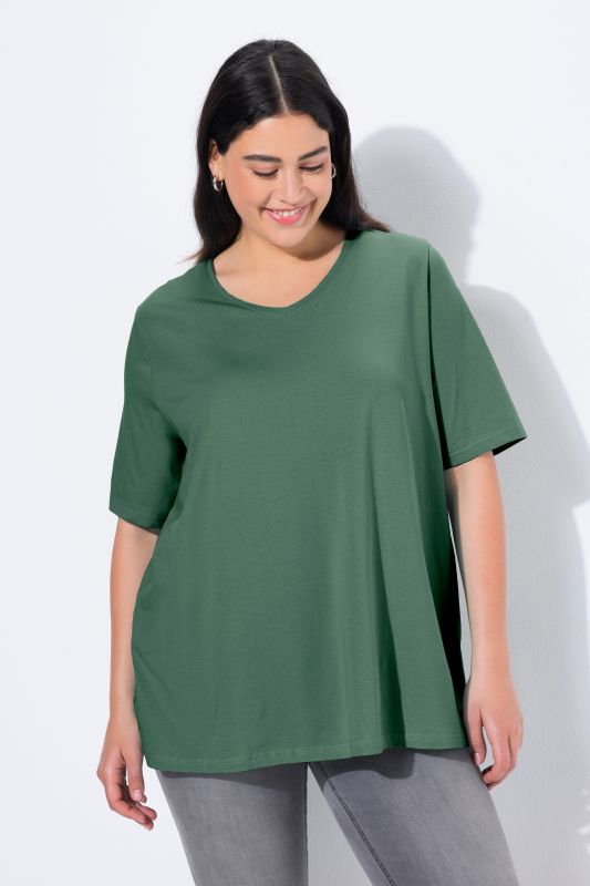 T-shirt à coupe évasée. Décolleté en V et manches courtes