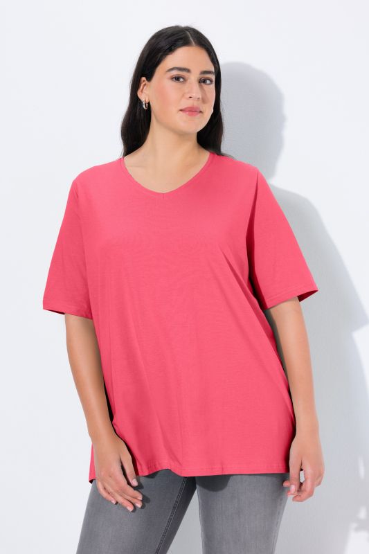 T-shirt à coupe évasée. Décolleté en V et manches courtes