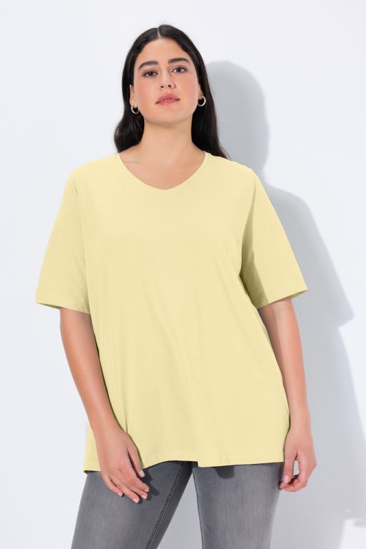 T-shirt à coupe évasée. Décolleté en V et manches courtes