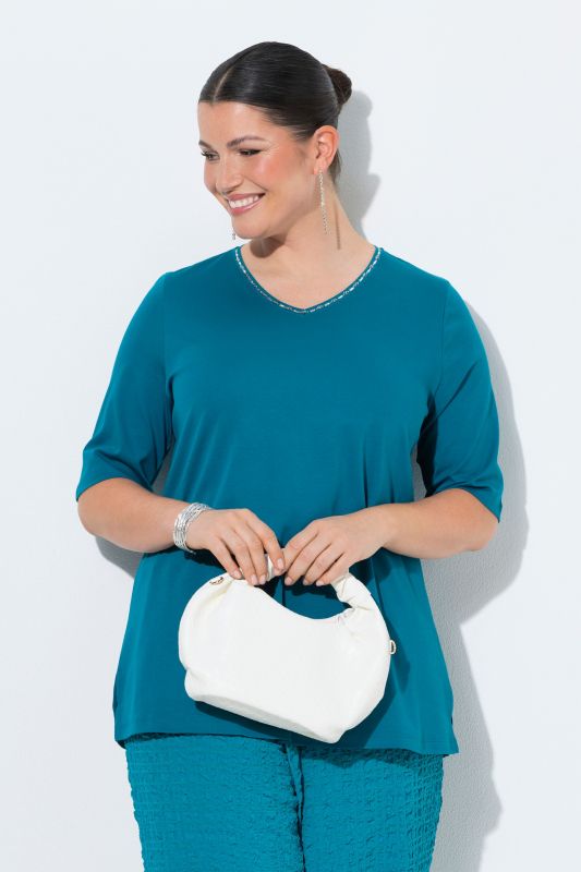 T-shirt à coupe évasée. Col en V et manches courtes