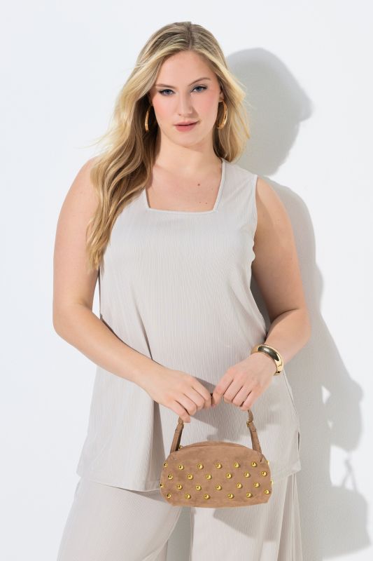 Débardeur côtelé. Décolleté carré. Bretelles larges. Coupe évasée