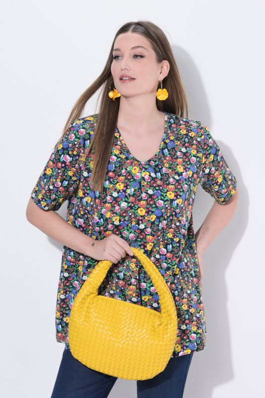 T-shirt motif floral, coupe évasée, décolleté en V et manches courtes