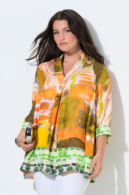 Blouse en satin, bordures contrastantes, col calice et manches 3/4, coupe évasée