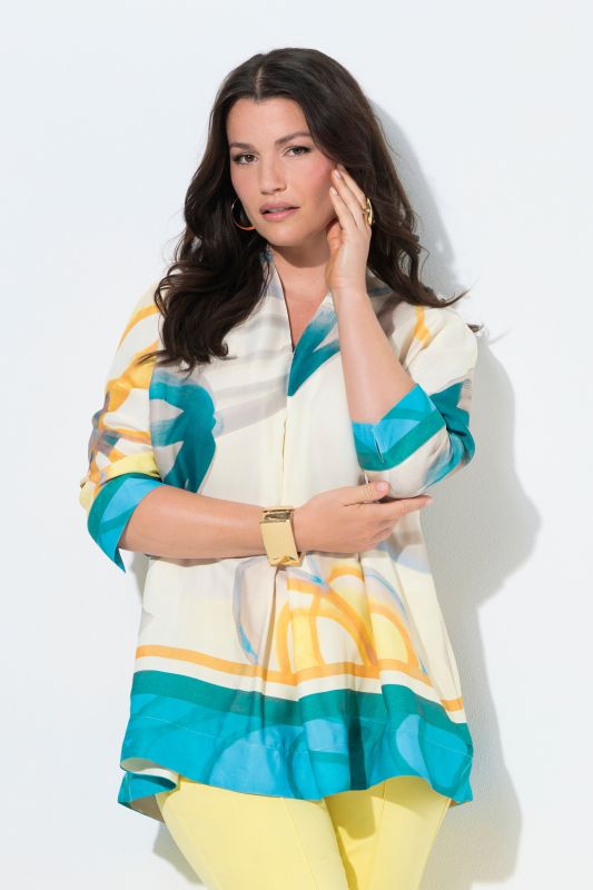 Blouse en satin, bordures contrastantes, col calice et manches 3/4, coupe évasée