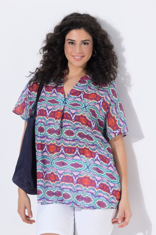 Chemisier imprimé, col très légèrement montant et manches longues, pli fantaisie