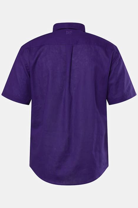 Chemise en lin mélangé. Manches courtes et col à pointes boutonnées. Coupe Modern Fit.