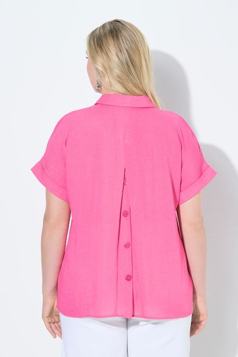 Blouse à manches courtes, boutons dans le dos et pli fantaisie. Coupe oversize.