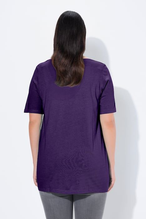 T-shirt en modal. Plis fantaisie, col rond et manches courtes. Coupe évasée