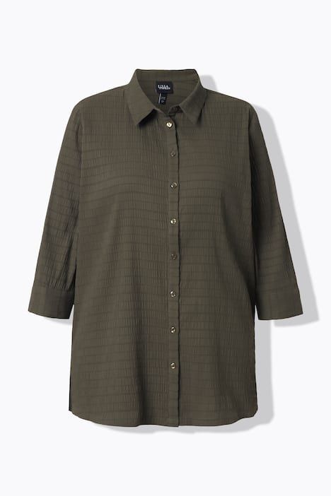 Chemisier en tissu gaufré. Col classique et manches 3/4