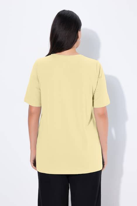 T-shirt en coton bio. Col rond et manches courtes. Coupe évasée