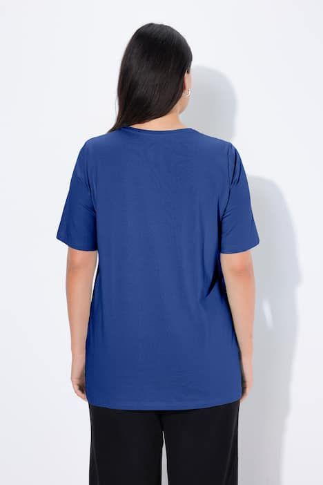 T-shirt en coton bio. Col rond et manches courtes. Coupe évasée