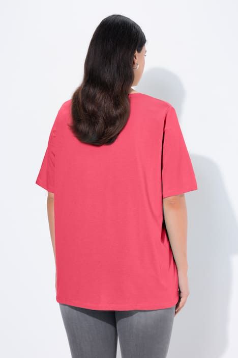 T-shirt à coupe évasée. Décolleté en V et manches courtes