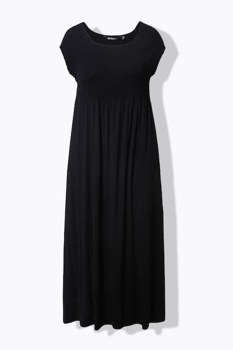 Robe smockée, coupe évasée. Encolure carrée, manches courtes