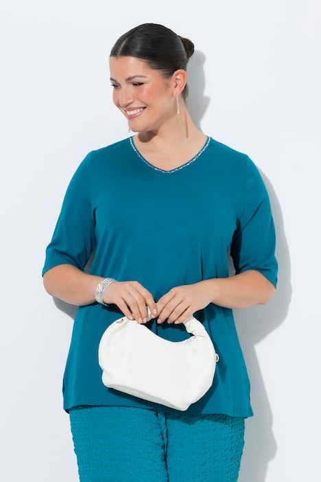 T-shirt à coupe évasée. Col en V et manches courtes